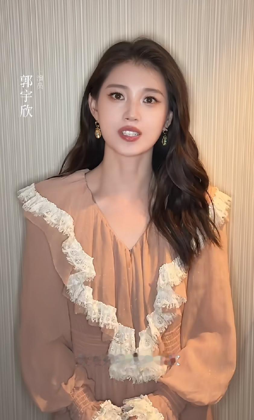 远赴米兰赴约，期待郭宇欣闪耀SARAWONG27春夏大秀，解锁属于她的时尚