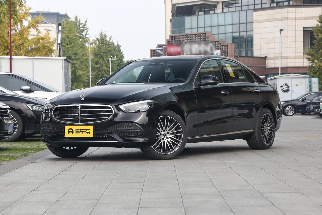 销量暴跌！奔驰C级为何大降价，还是不受欢迎了？最近刷到奔驰C级的销量，真的让人