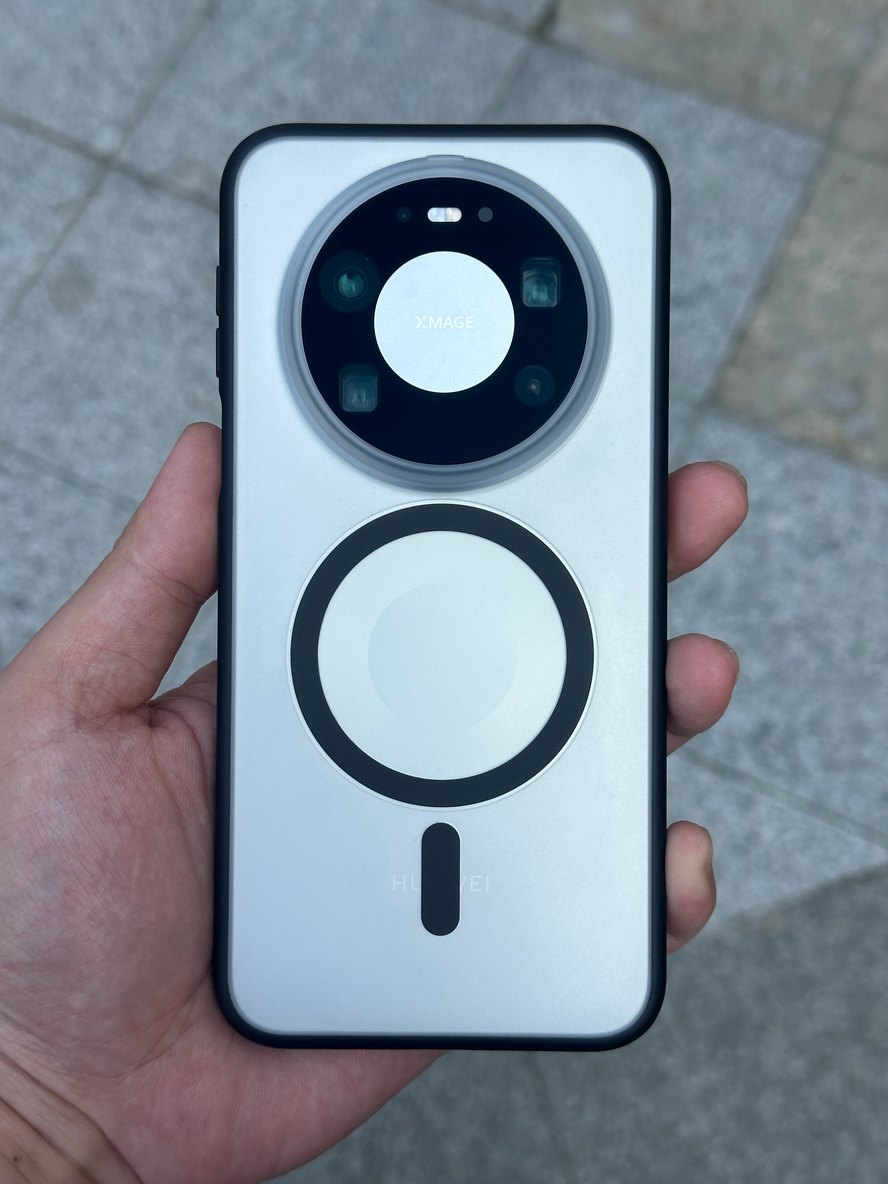 Mate80ProMax013磁吸量产版。磁圈和手机的圆圈大体上是对准了的，但