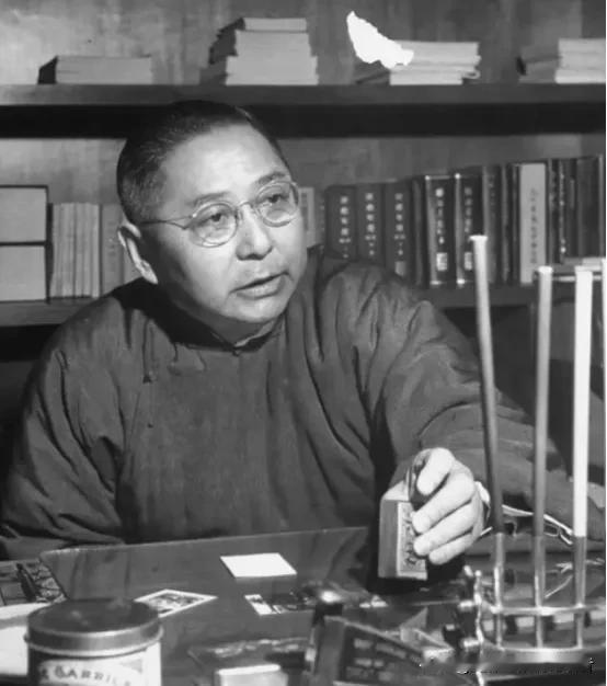 1949年4月，南京城上，国民党高层早已收拾好金银细软，争先恐后地往广州、台湾逃