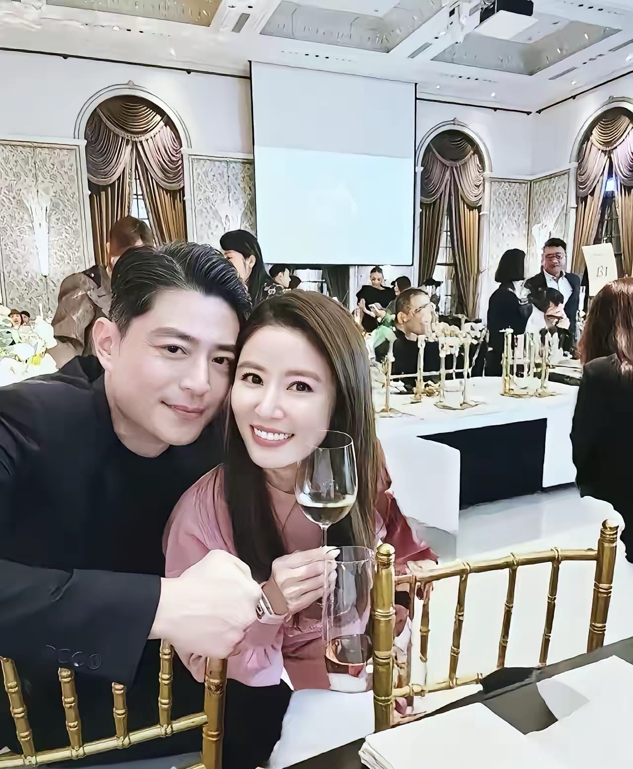 霍建华如今的现状给所有男人都提了个醒就是你长得再帅，再能赚钱，也千万要爱自己的老