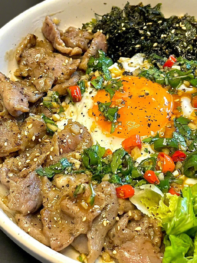 这碗生菜牛肉拌饭真是给我香迷糊了