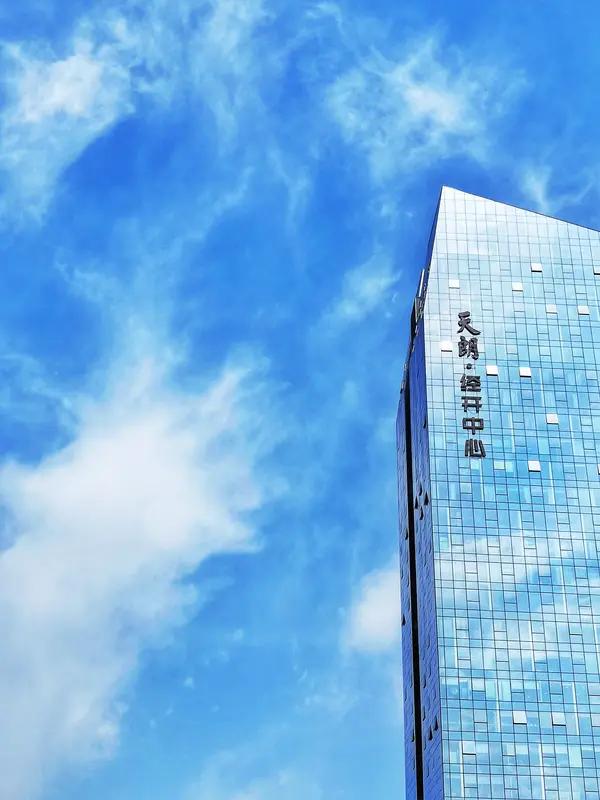 今早开盘，我又动手了——3.08元，中国能建，买进去1000股。这下手里攥着它