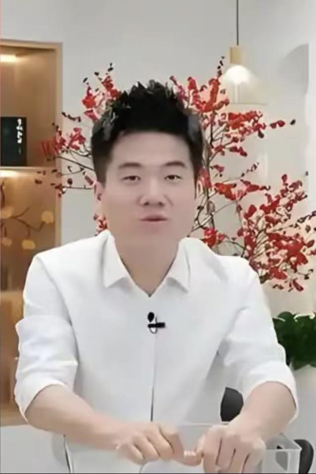 谁懂胖东来的含金量啊！年销235亿和与辉同行几乎打平，人家却养着8000号员工，