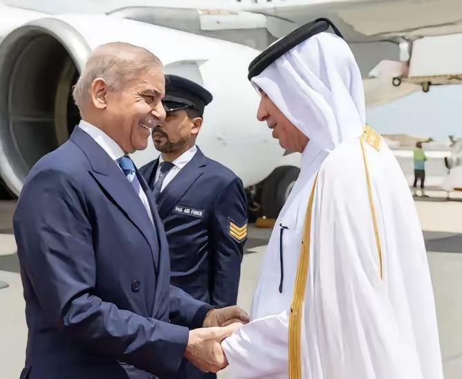 这次沙特是真豁出去了，可老话讲得一点没错：请神容易送神难。1.3万全副武装