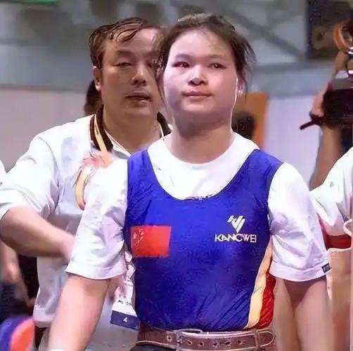 2003年，广东江门一场公开拍卖会上，悉尼奥运会那枚金牌被摆上了台面，最终以12
