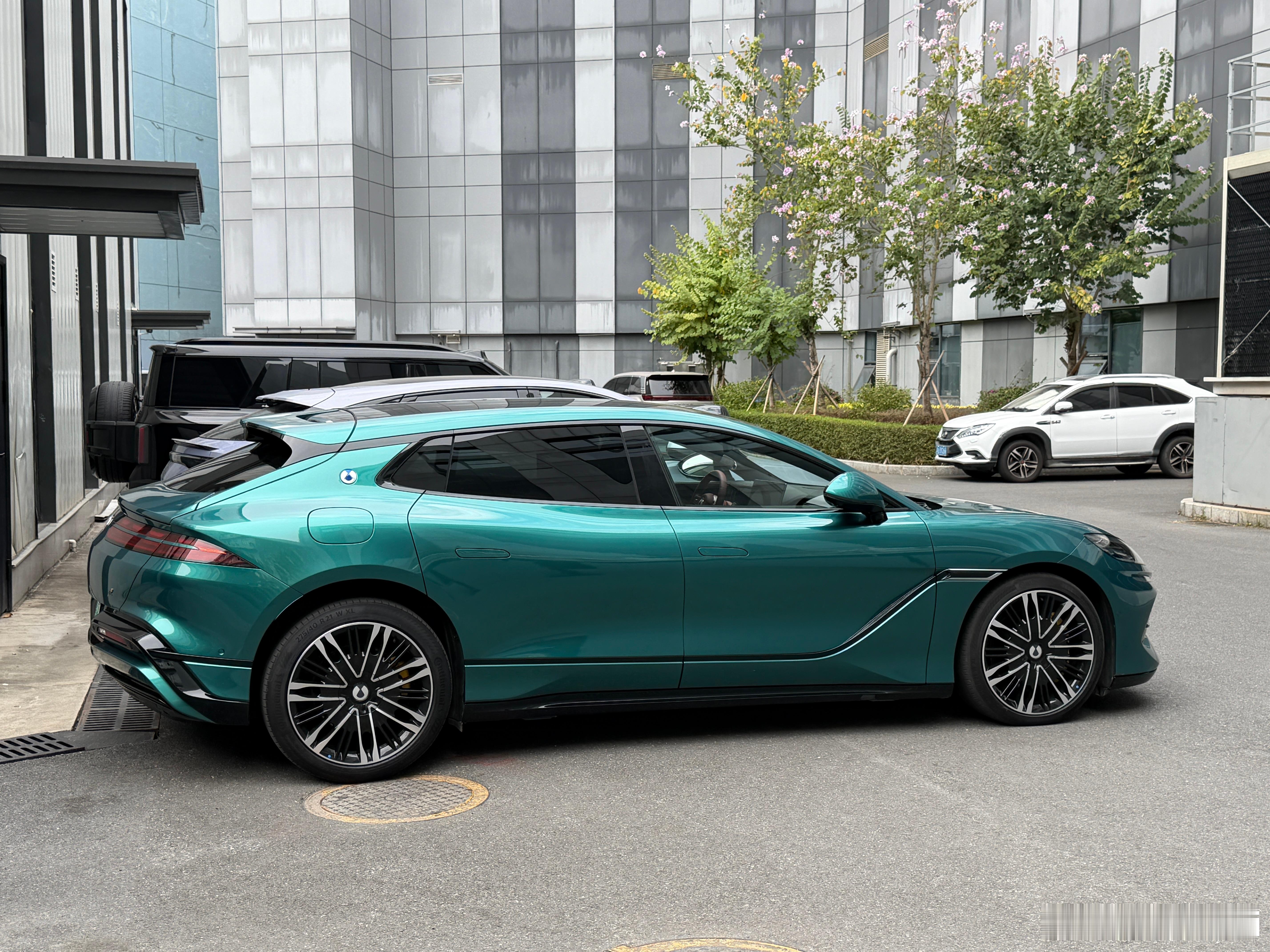 腾势z9gt是真好看啊，这个绿色和紫色不相伯仲大v聊车腾势z9gt