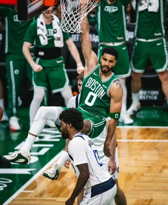 塔图姆首秀，东部格局再变，哈登又要慌了凯尔特人VS独行侠；联盟“耐杀王”塔图姆