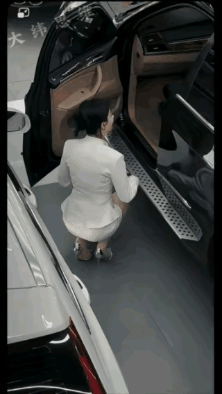 这女人如此优雅…估计很多爱慕追求者