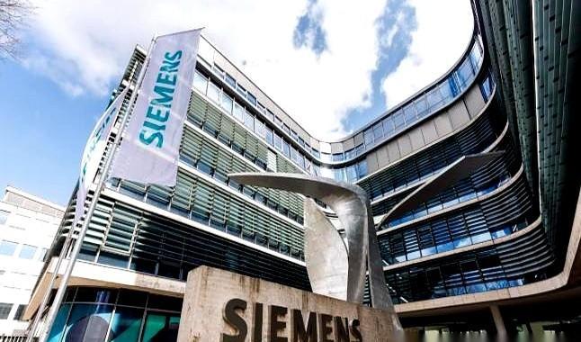 国外卡脖子，咱自己拧螺丝。35岁的程序员不是包袱，是压箱底的老炮儿。他们写过