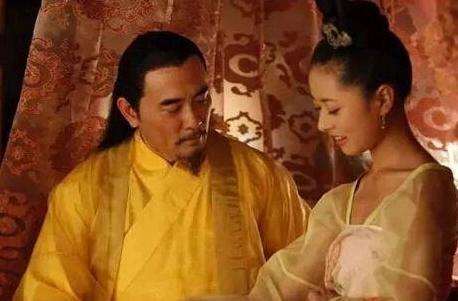 1582年，万历帝正在床上修炼道士给他留下的功法，突然一位宫女哭哭啼啼地跑到了他