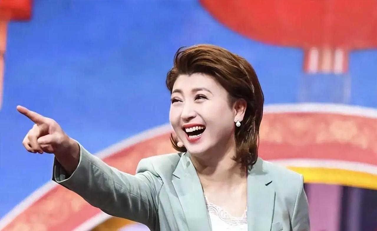 离春节就剩不到一个月，本该大家高高兴兴准备过年，结果几个公众人物接连翻车，闹得挺