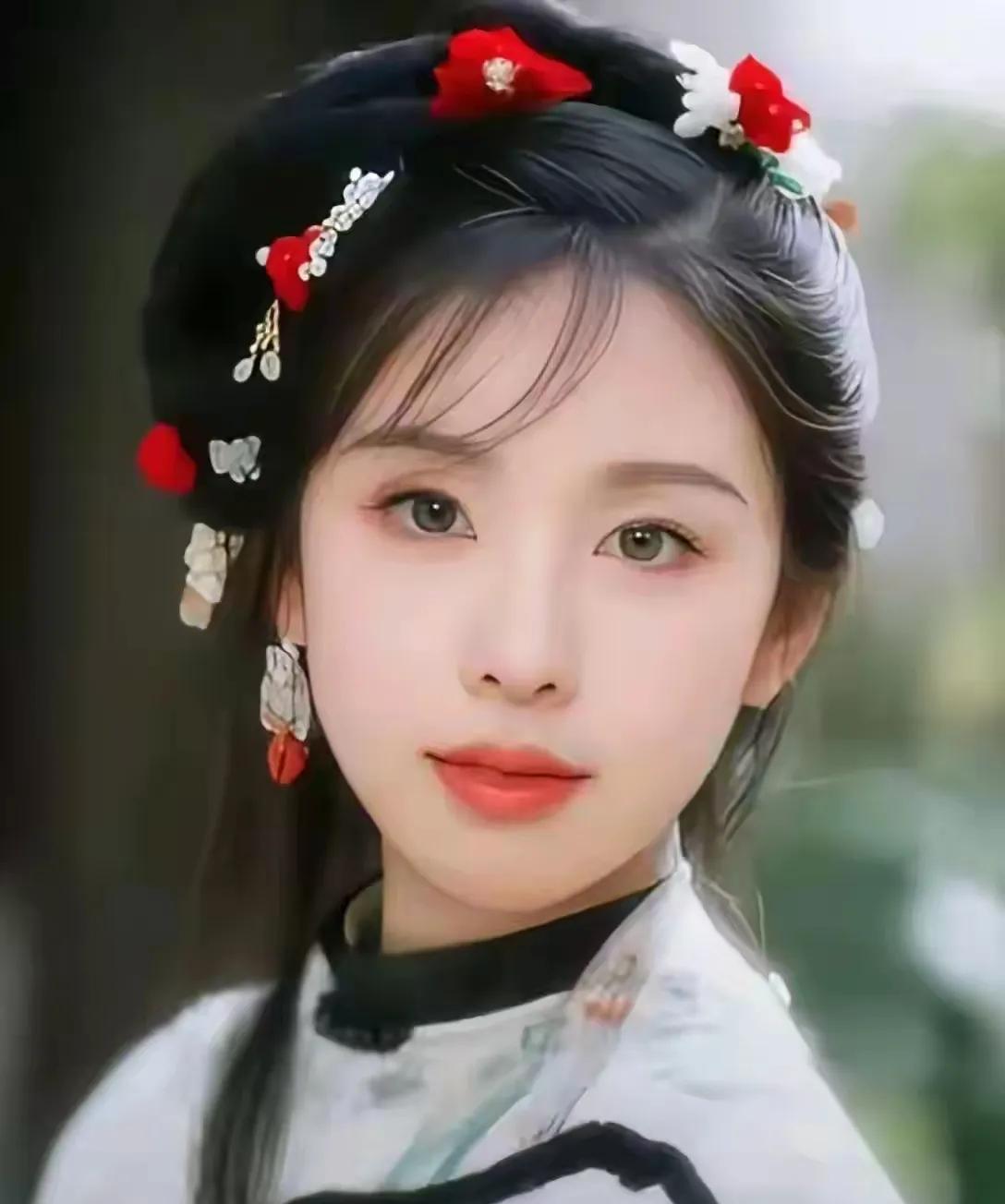又开始反拍，红楼梦，这次的林黛玉像是半老徐娘，哪有十几岁的样子，这个演员是谁啊？