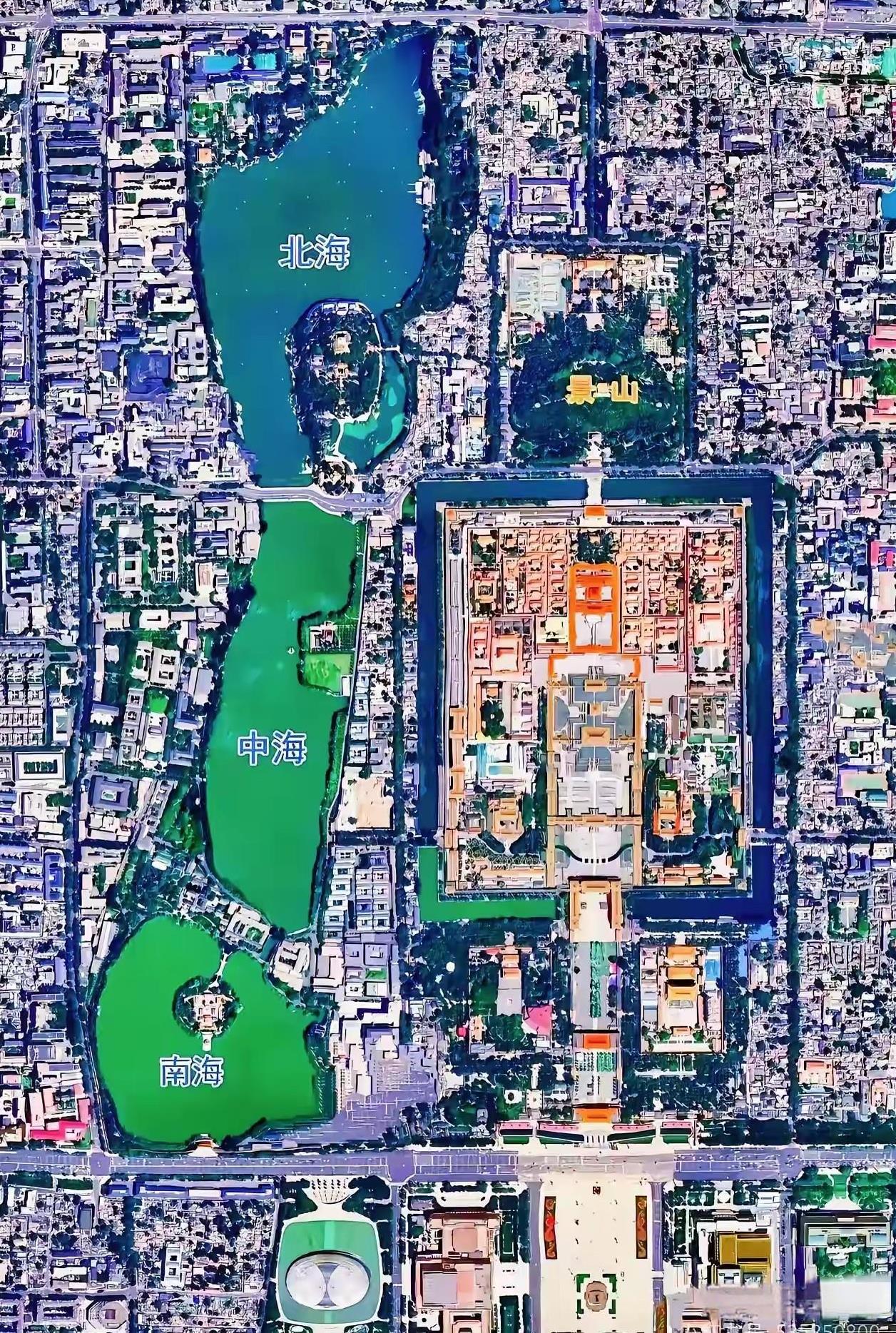 故宫全景，看着也不是很大啊,但是有山有河有海，设计的还挺好的