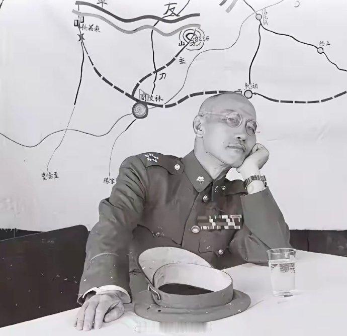 这是1947年的对比。凯申物流蒋董事长说优势在我，好像也没有多大毛病。[笑着哭]