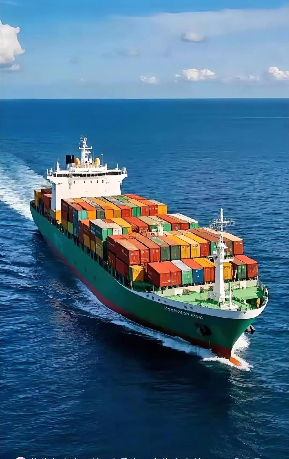 远洋货轮正破开夜色驶向港口，无法回避的时刻到了。长荣将延续辉煌，还是就此转折？嘀