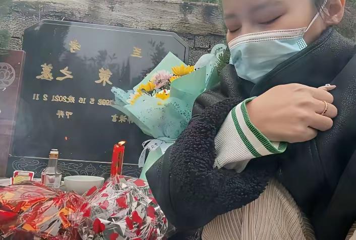 熊磊去看了姚策！小熊文案是：日子真短，来不及告别，日子好长，一辈子怀念！苦在自己