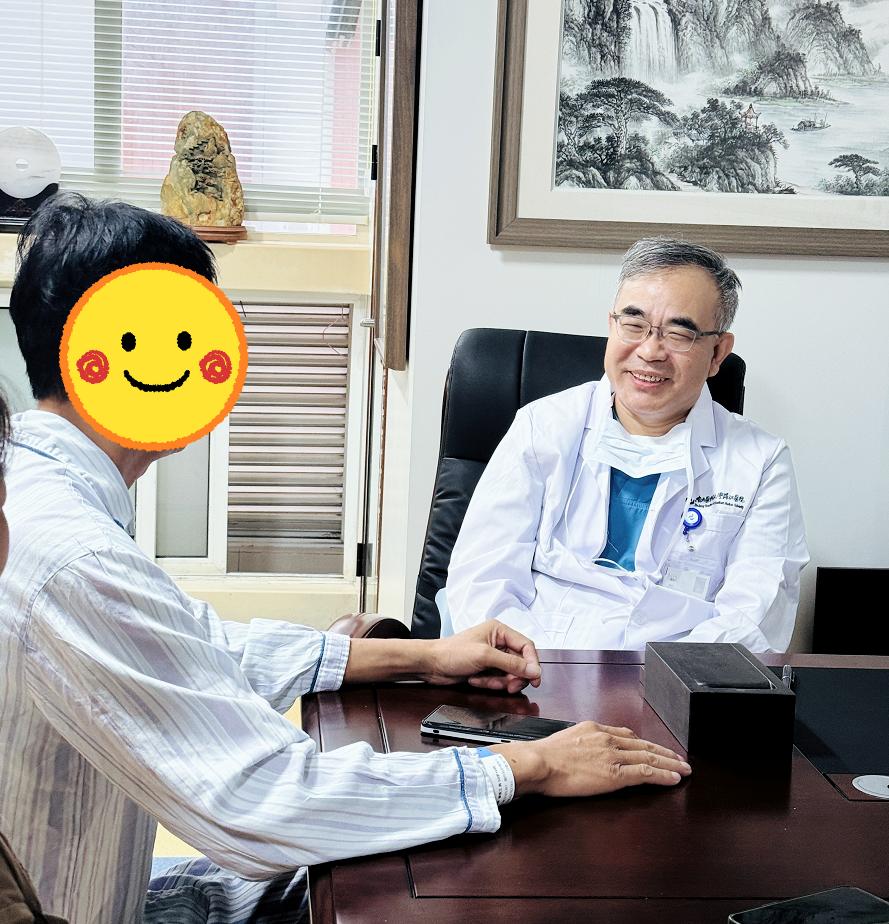 有一些家属会悄悄跟我说：他不知道自己得了什么病，乔主任不要和他讲，怕他撑不住..