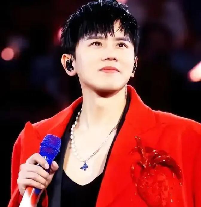 5000万次播放的蹭脸，只升了0.3%收视跨年零点前，张杰突然歪头贴向谢娜