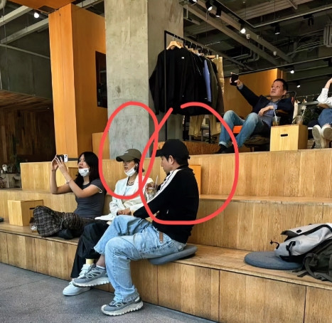 赵丽颖和赵德胤是一起去了电影节可这就能说他们是去海外约会了他们是因为向阳花电