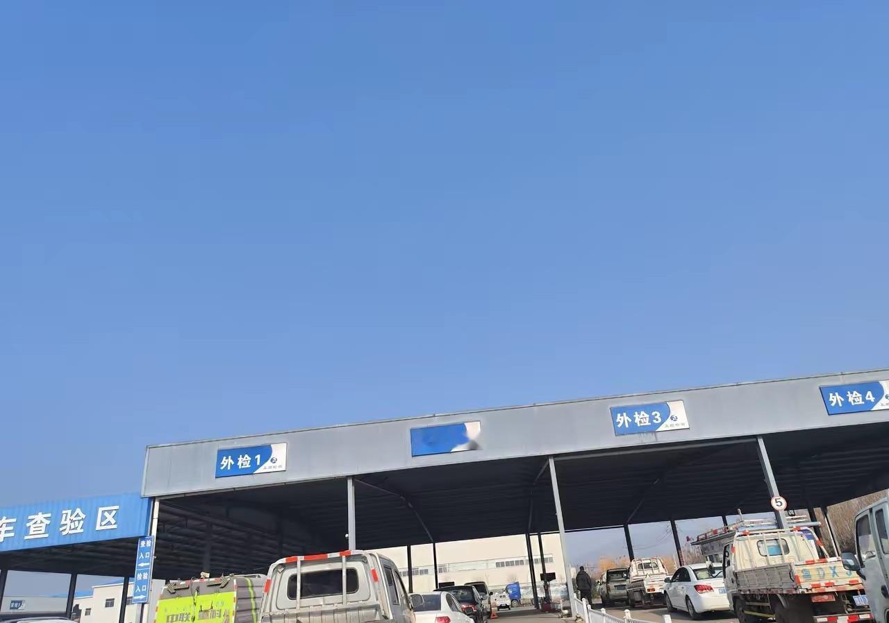 开十年以上老车的朋友，每年都得过一趟“鬼门关”。没错，就是年审。我一朋友