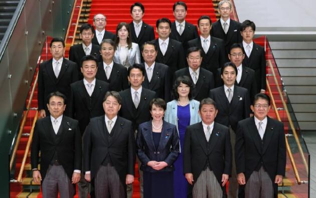 反民意而为之？高市早苗新内阁有10人首次入阁，7人涉及到政治献金的丑闻，包括佐佐
