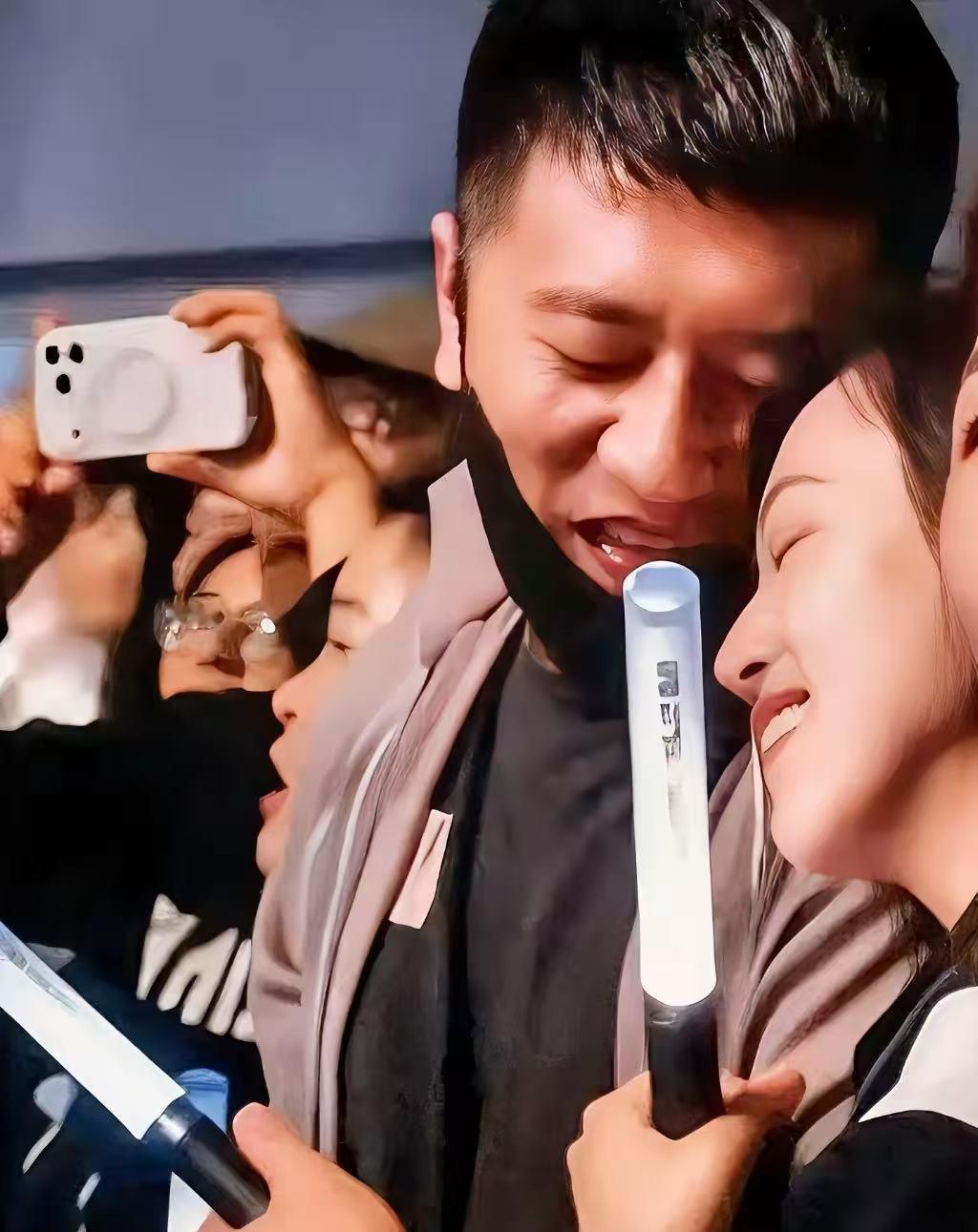 不要窥探张雪峰私生活他也是个凡人最近好多人在八卦张雪峰公开场合和一女子异常亲