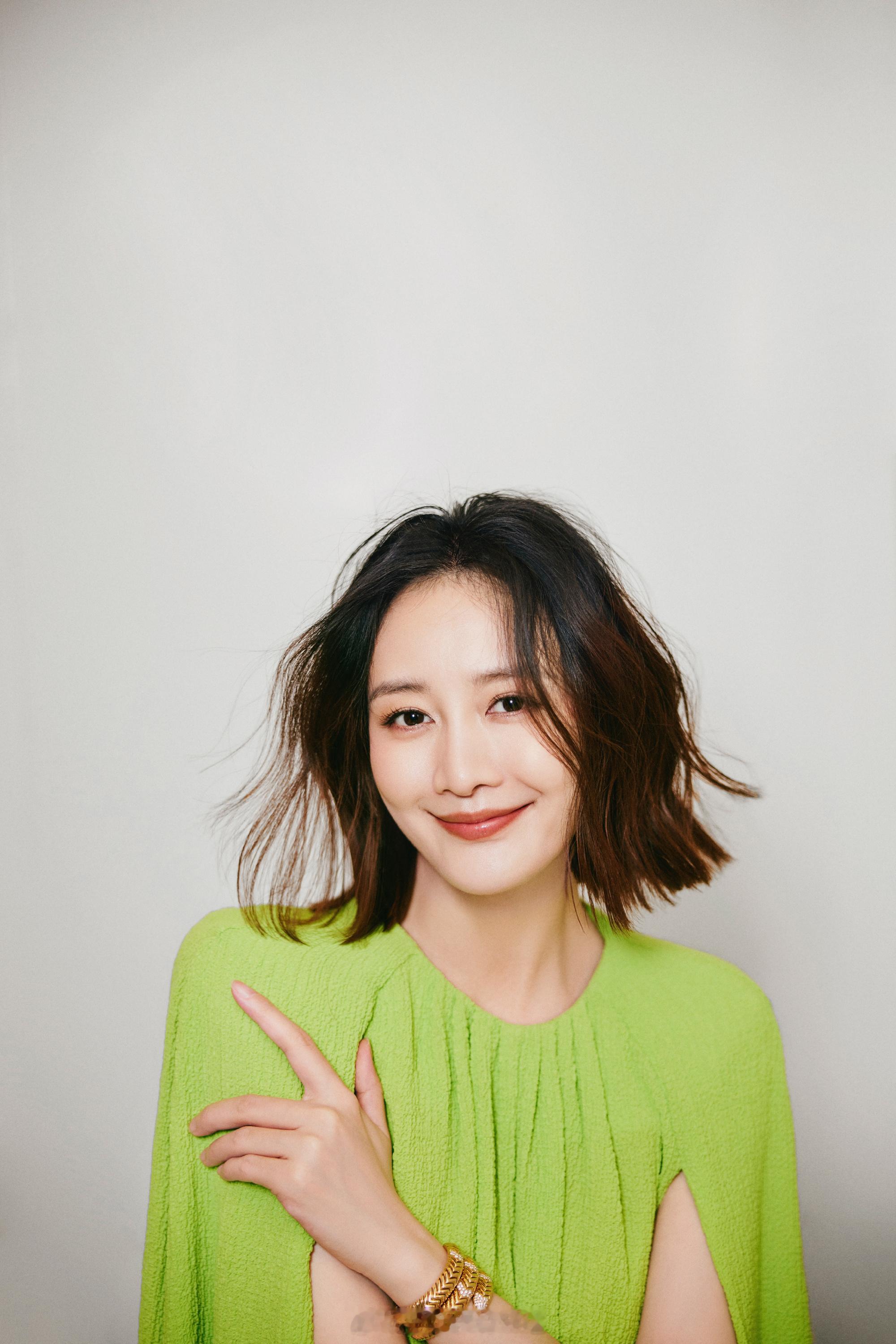 王鸥明媚闪耀自在轻盈