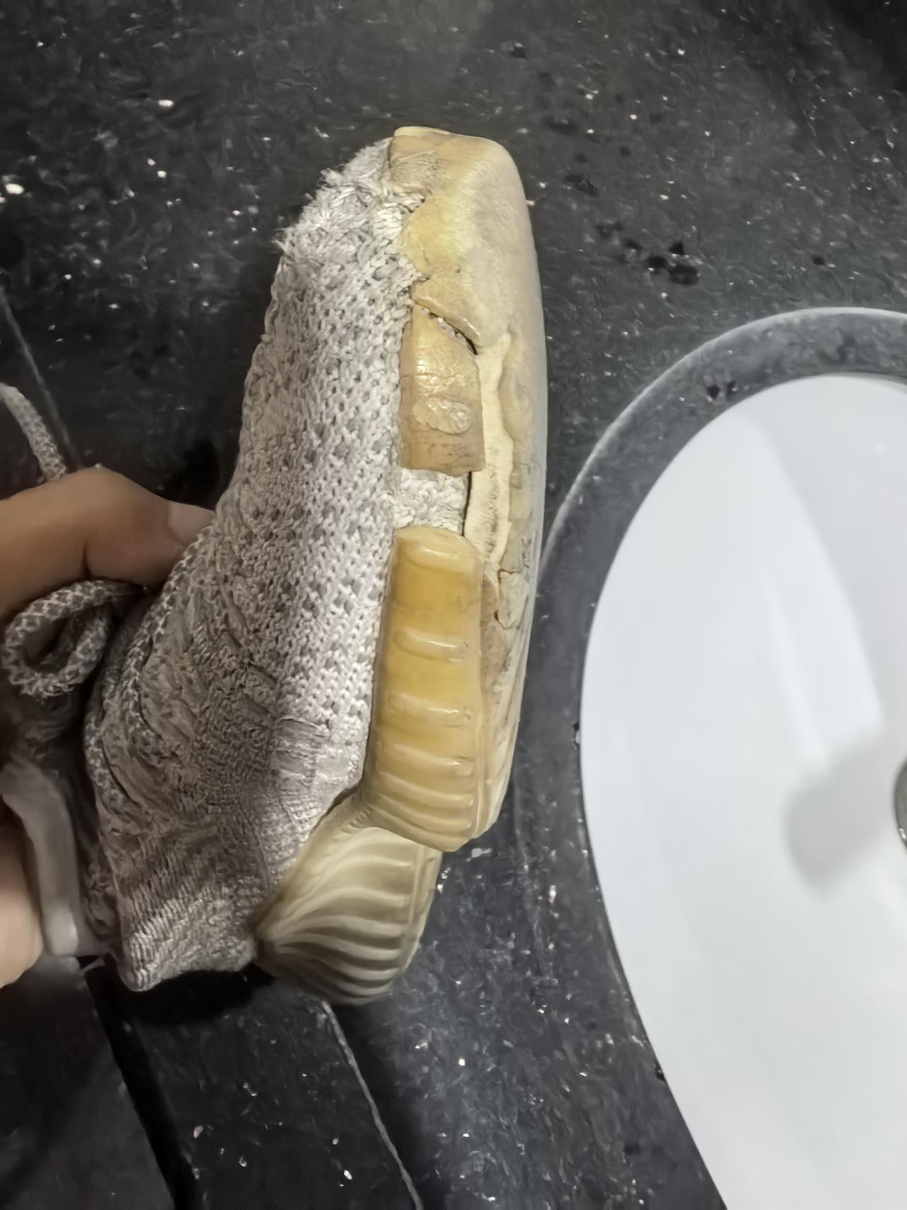 我2019年5月399元买的特价椰子鞋，今天终于穿破了[捂脸哭]当然我中间还穿其