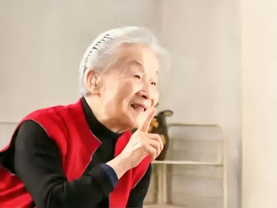 杨绛先生说过：“老实人都活不好这一生，在疯狗面前，不会因为你是好人，就不