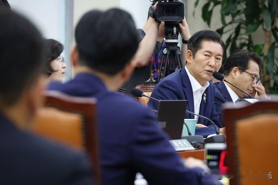 韩国共同民主党已正式启动解散国民力量党的程序。该党总统候选人郑清来议员15日向国