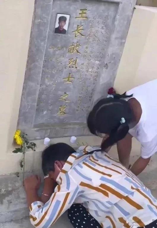 1984年，河南女子谢玉花新婚第三天，丈夫就被部队召回，从此再无回。父母让她改嫁