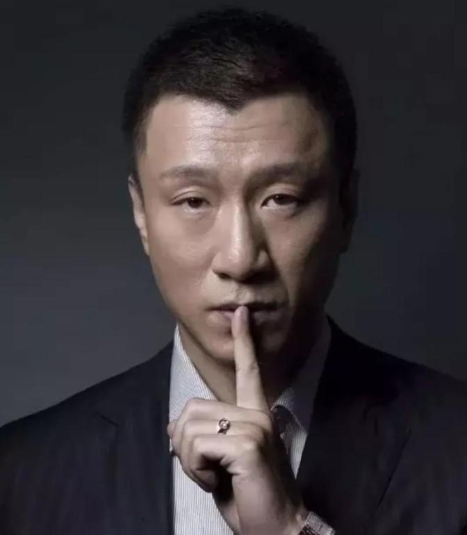 一次，鲁豫问孙红雷：“在你合作的女演员中，你最喜欢谁？”孙红雷想了想说：“最喜欢