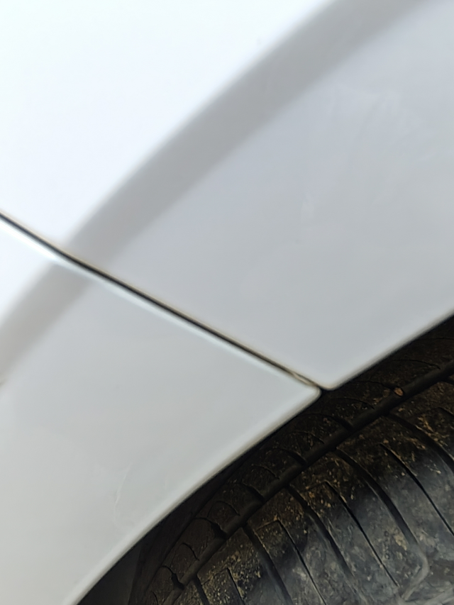 这品控是有多差天窗开裂，缝隙不是少漆就是多漆，车门下角缺漆，A柱饰板扣不严实，