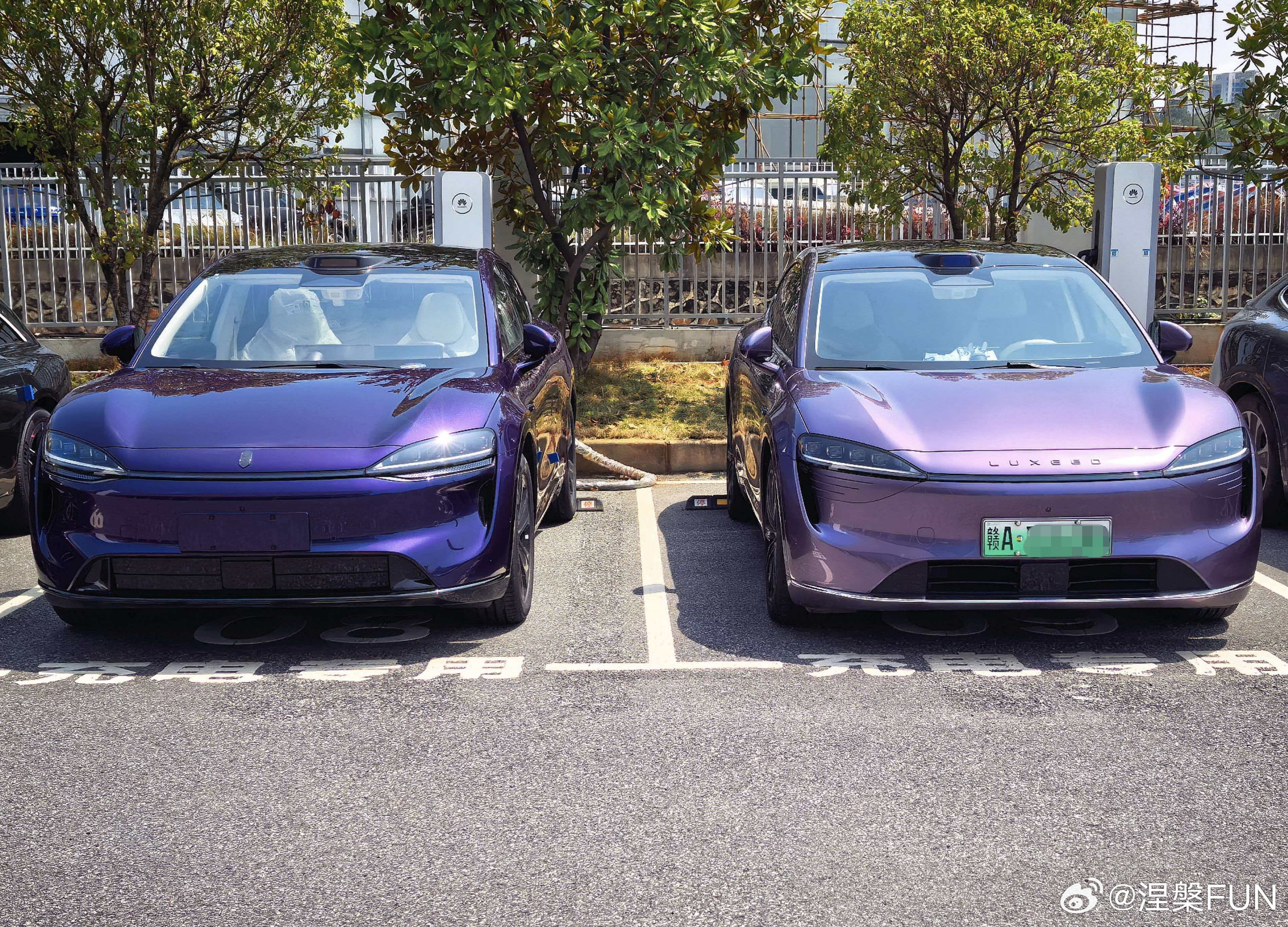 我的老款智界R7和新款R7颜色对比，都是紫色，大家觉得哪个更好看呀？