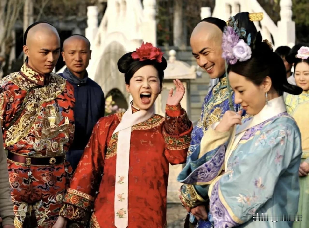 比起宅斗文我还是喜欢看步步惊心，而有的人天天拿正室通房比若曦，但是若曦身份一生下