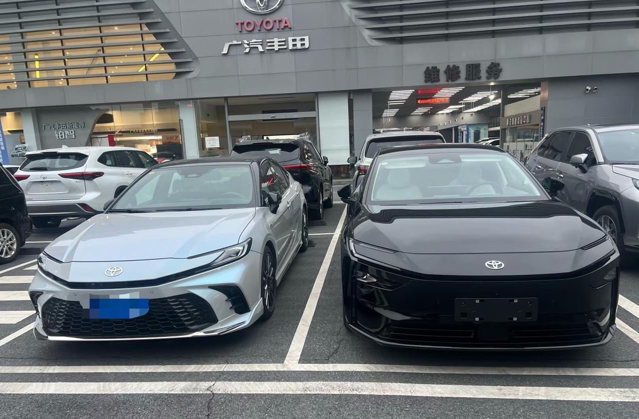 铂智7和凯美瑞你们喜欢那一台的外观😉不比不知道原来铂智7和凯美瑞停在一起