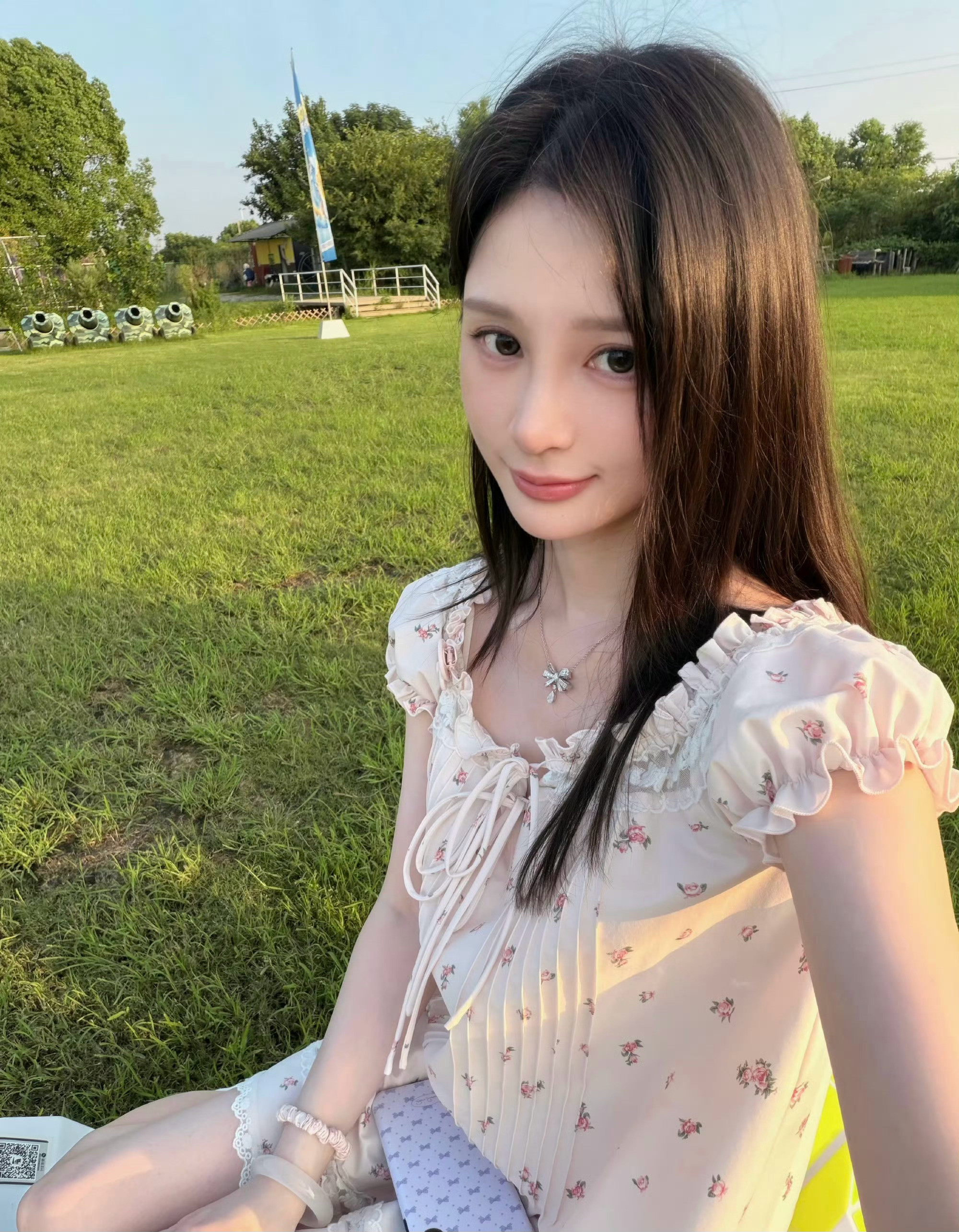 姿态女友刘刘汪好漂亮啊～还是比较看好这对的，在一起也有10年了（16年在一起，2
