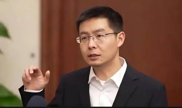 【王兴兴成90后首富王兴兴身家超1000亿】8月19日，宇树科技登陆科创板正式挂