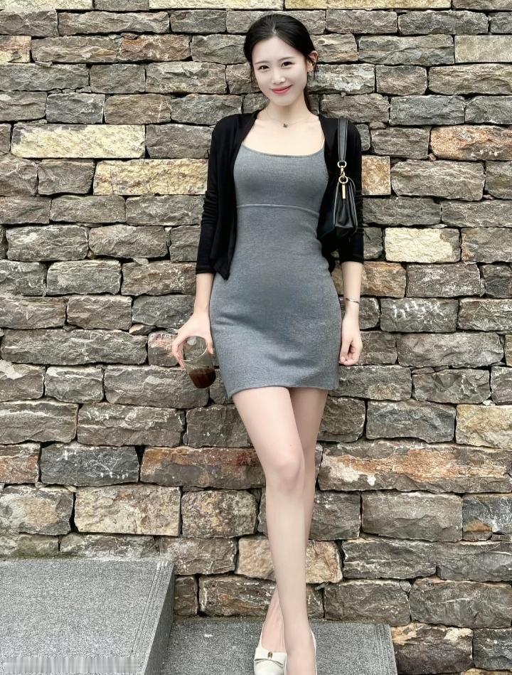 今日街拍，你肯定喜欢这样的美女[呲牙笑]