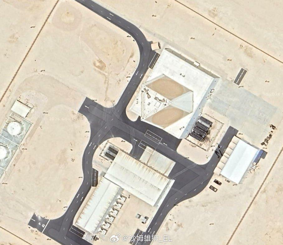 低分辨率卫星图像显示，美军部署在卡塔尔的AN/FPS-132“铺路爪”预警雷