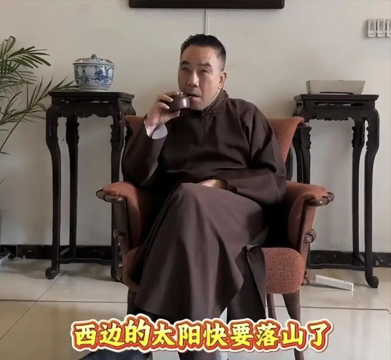 著名主播杨议再爆惊人之语网传郭德纲被立案调查的消息传出后。全程幸灾乐祸的杨老