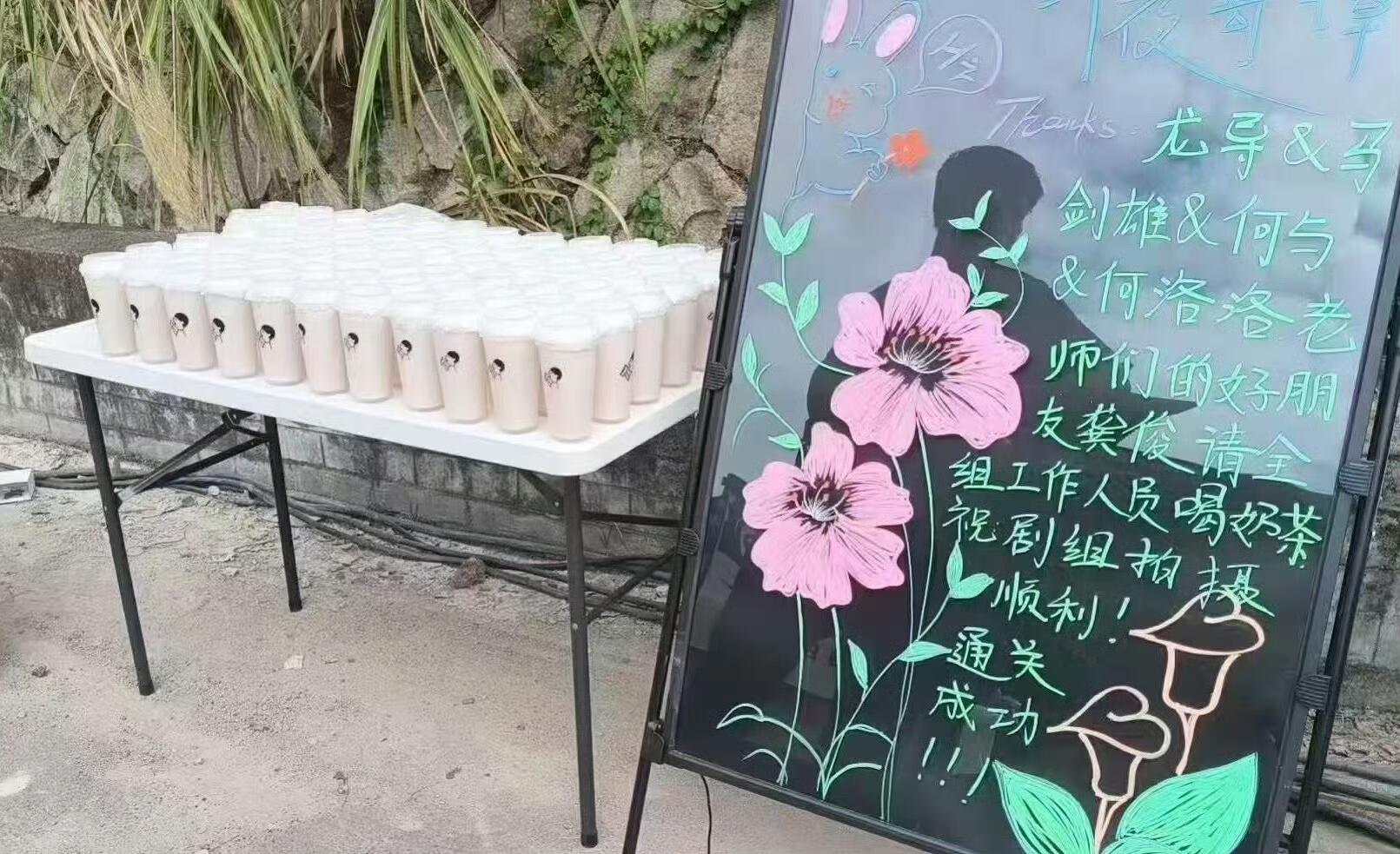 这个俊俊一回横店就开始请客了[笑着哭]ber…他和何与何洛洛怎么认识的😯🤲#龚俊请千夜奇谭剧组人