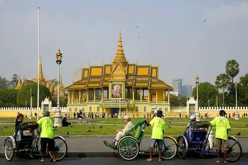 携程这次算是把“现世报”演绎得淋漓尽致。查了下数据，用户断崖式下跌，损失那是肉