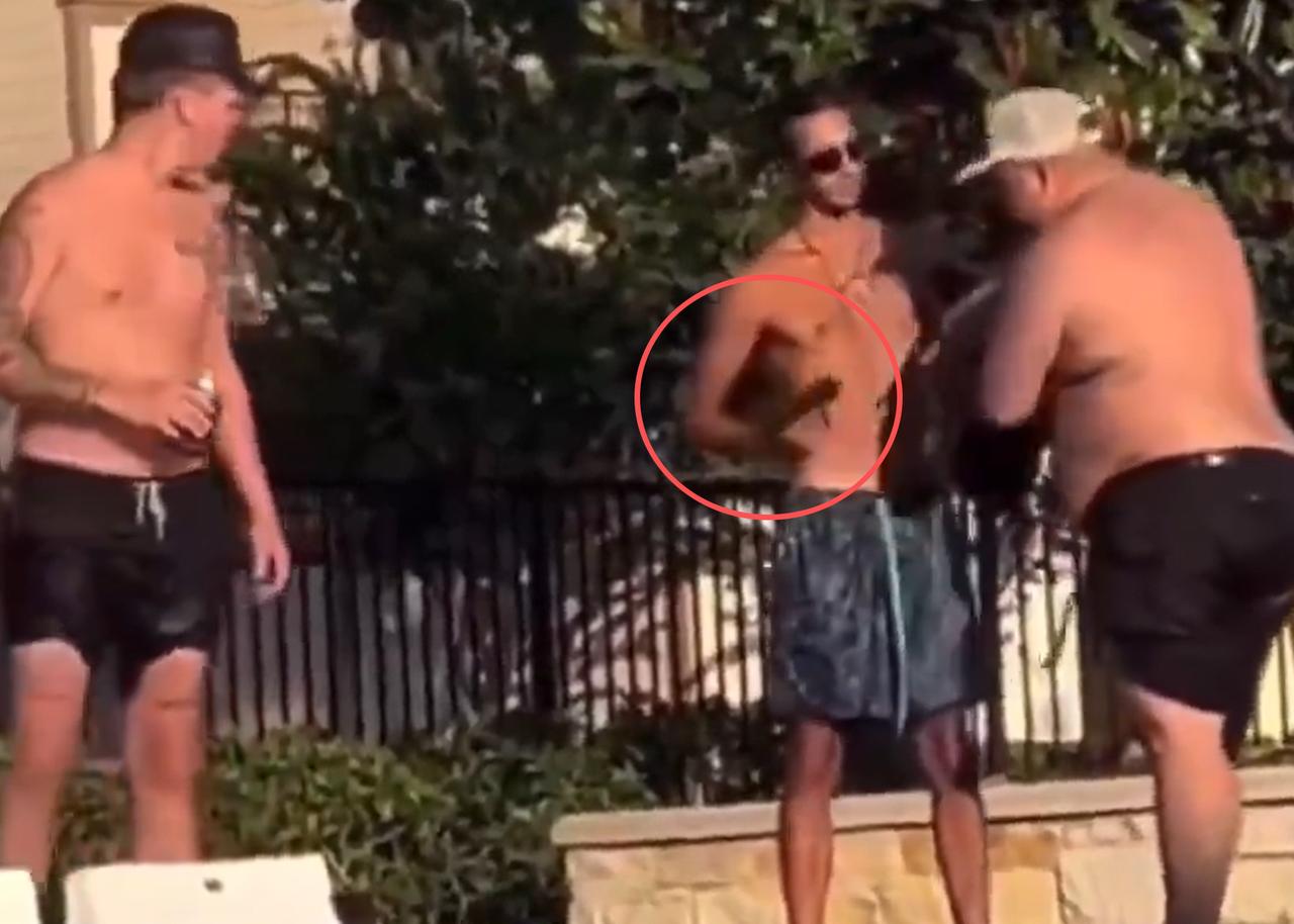 网上流出的一段视频。据说瘦子是以色列人，在墨西哥装杯。一开始，墨西哥的那