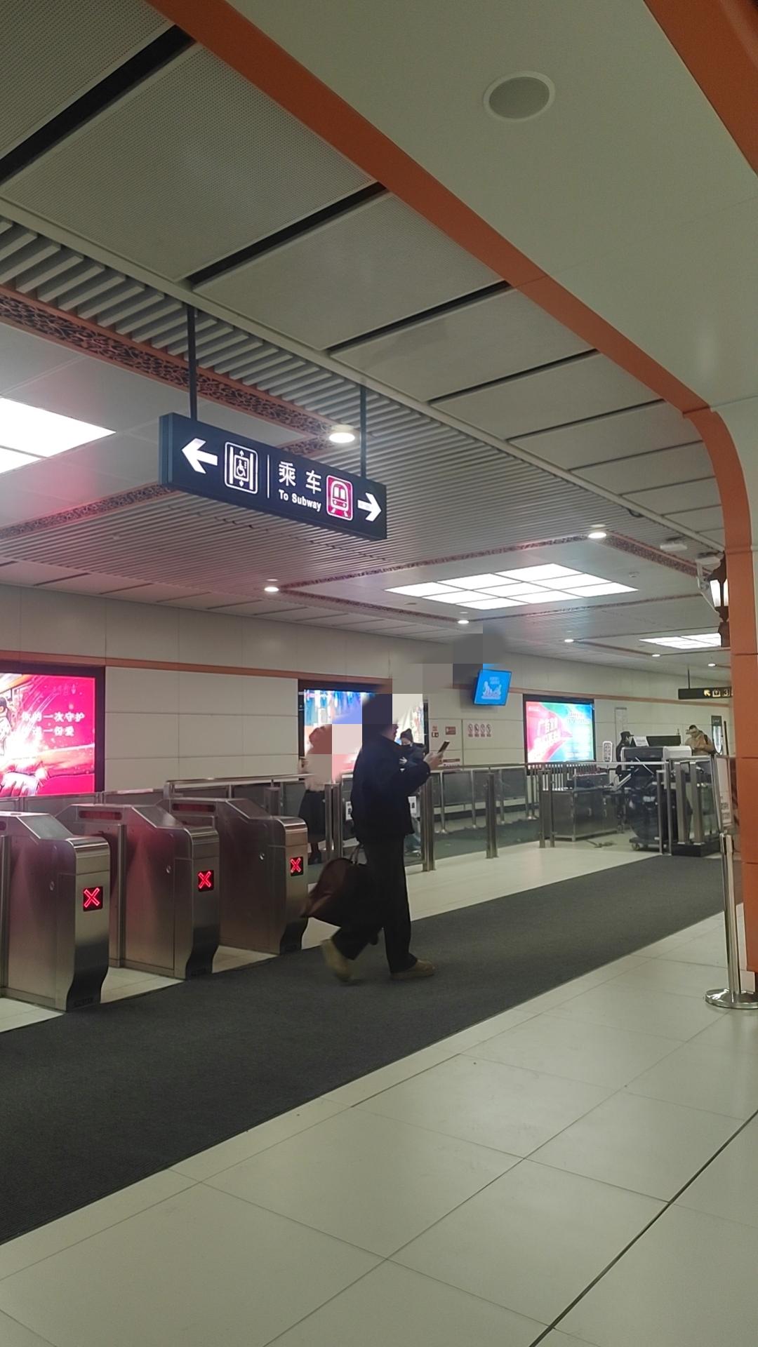 一个可靠的消息，哈尔滨要对地铁的出入口进行封闭改造了！3月中旬开始启动，后续的话