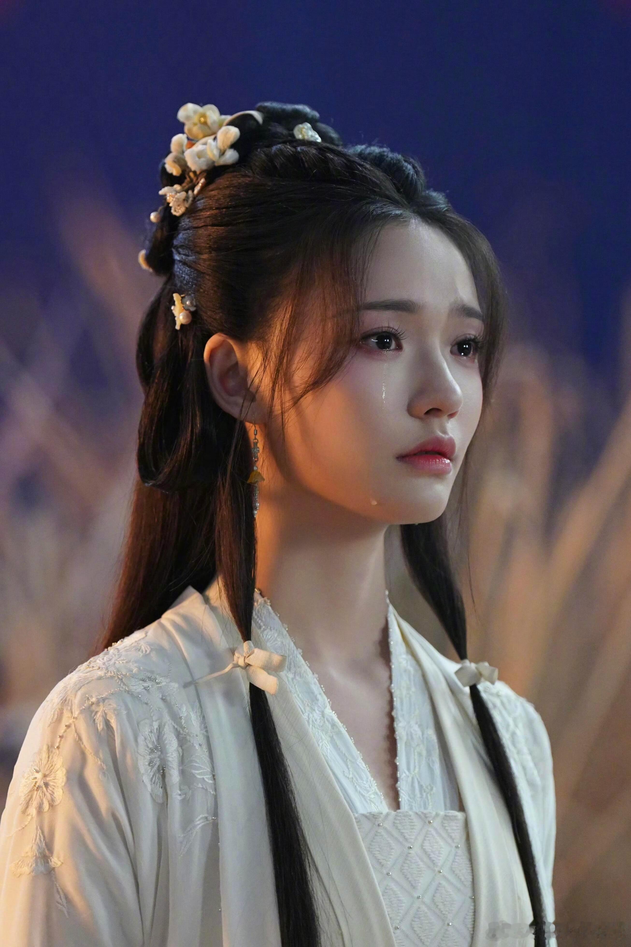 阿谁简直是唐俪辞的专属血包水龙吟阿谁的角色简直太精彩了！每次唐俪辞陷入困境，阿