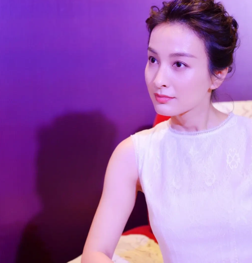 李雪琴问43岁的吴昕:“你在谈恋爱吗？”吴昕一愣:“你这问题问得太突然了！”