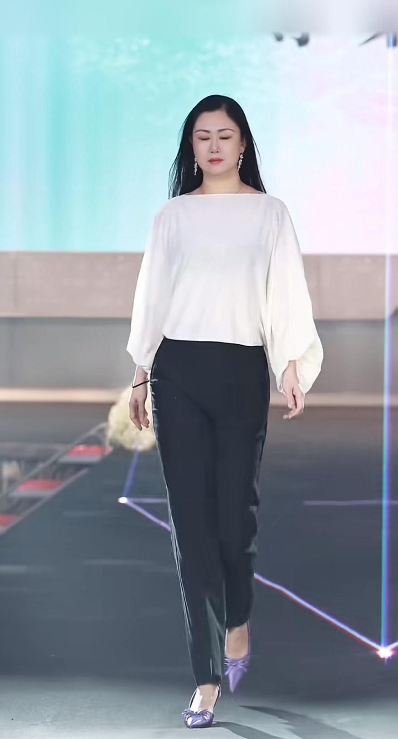 。摩羯座4月26日至5月2日运势白羊群星的能量，容易带来身心疲惫、局势动