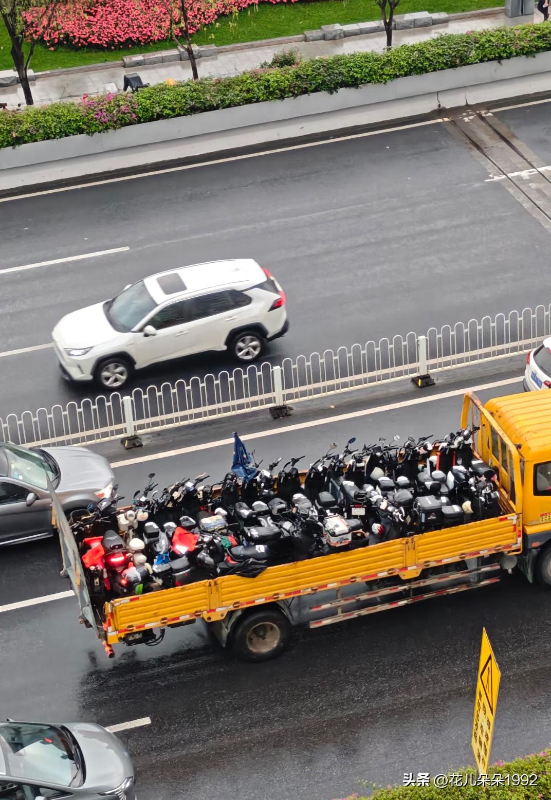 牛马的车不见了下班的牛马，发现电鸡不见了